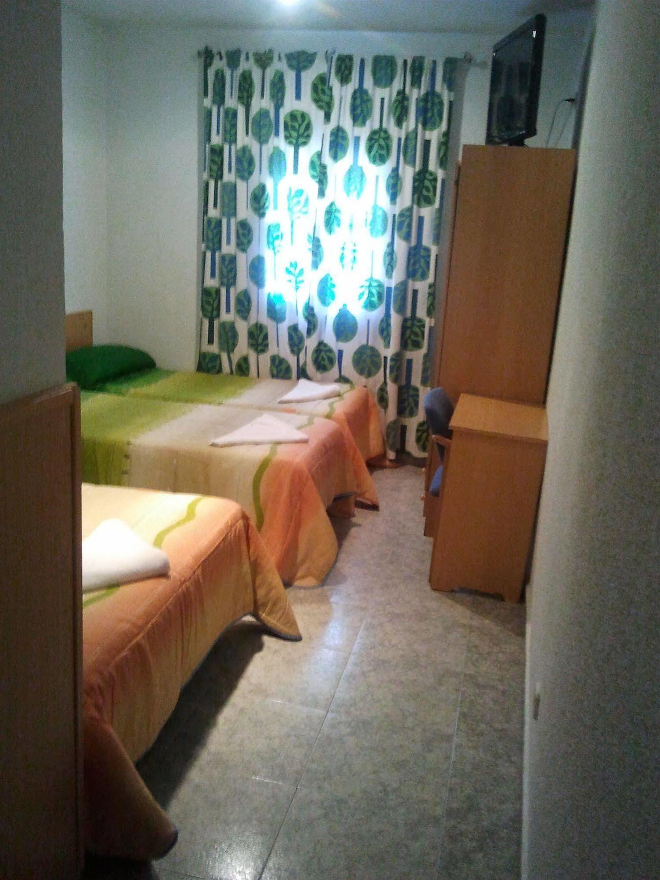 מדריד Hostal Emilio Barajas מראה חיצוני תמונה