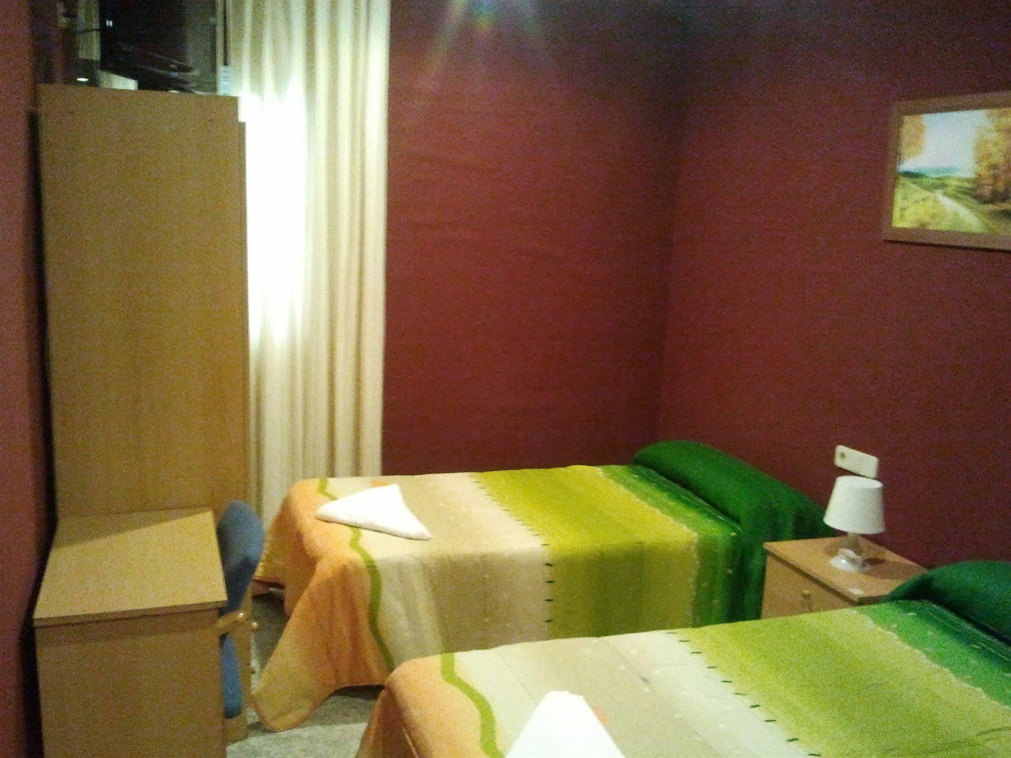 מדריד Hostal Emilio Barajas מראה חיצוני תמונה