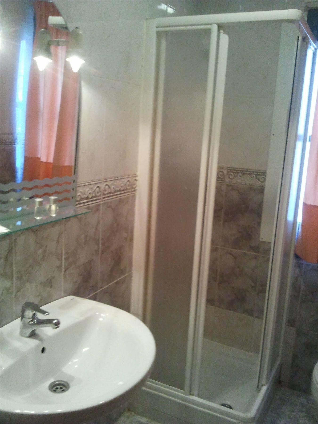 מדריד Hostal Emilio Barajas מראה חיצוני תמונה